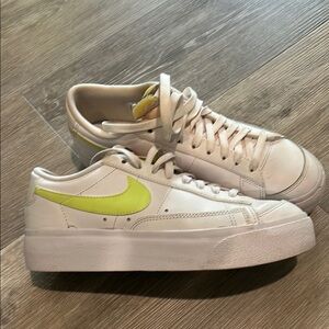 Nike White and Lime Green Casual Sneakers
